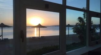 Fully furnished 2 bedrooms apartment Sea view with private beach In beautiful resort !