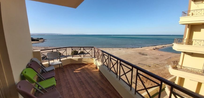 Furnished 2-bedroom apartment with a balcony sea view