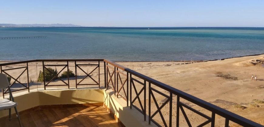 Furnished 2-bedroom apartment with a balcony sea view