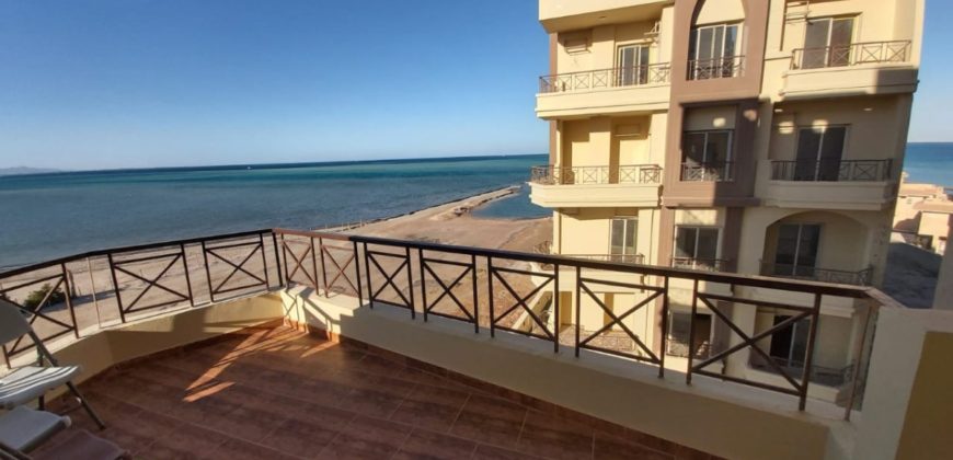 Furnished 2-bedroom apartment with a balcony sea view