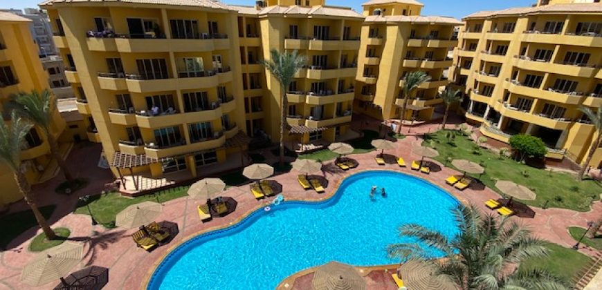 APARTMENT WITH POOL VIEW