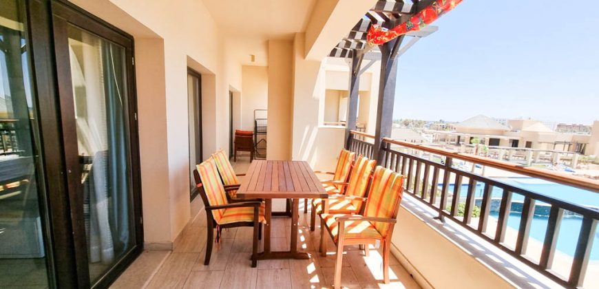 Pool view apartment