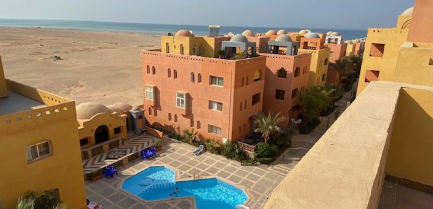 APARTMENT WITH PRIVATE ROOF