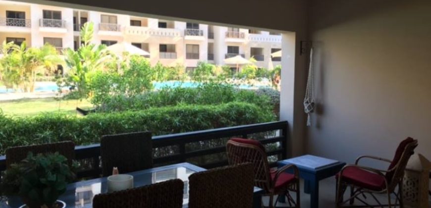 1 bedroom apartment with private beach and large green territory