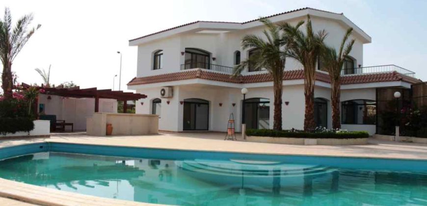 Luxurious villa 450m