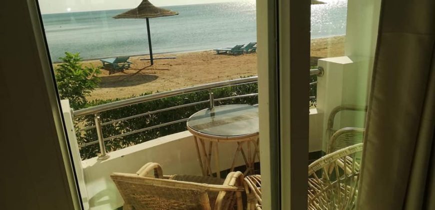 Полностью меблированная 2-комнатная квартира с видом на море с частным пляжем В красивом курорте!