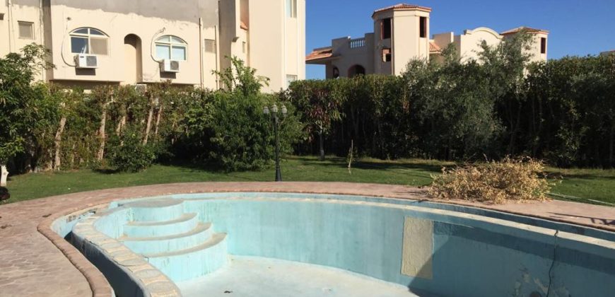 Стильная вилла на Мубарке 7 с Огромной территорией с бассейном, садом