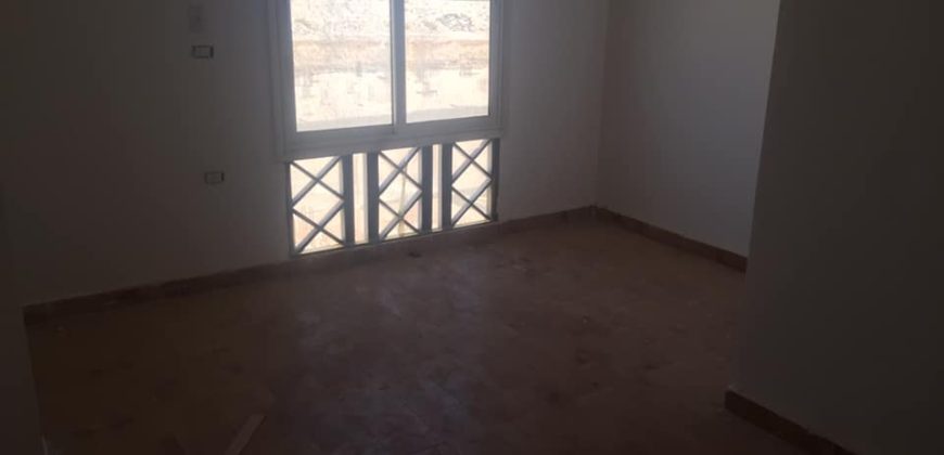 Spacious duplex with 3 bedrooms and 3 bathrooms in the compound